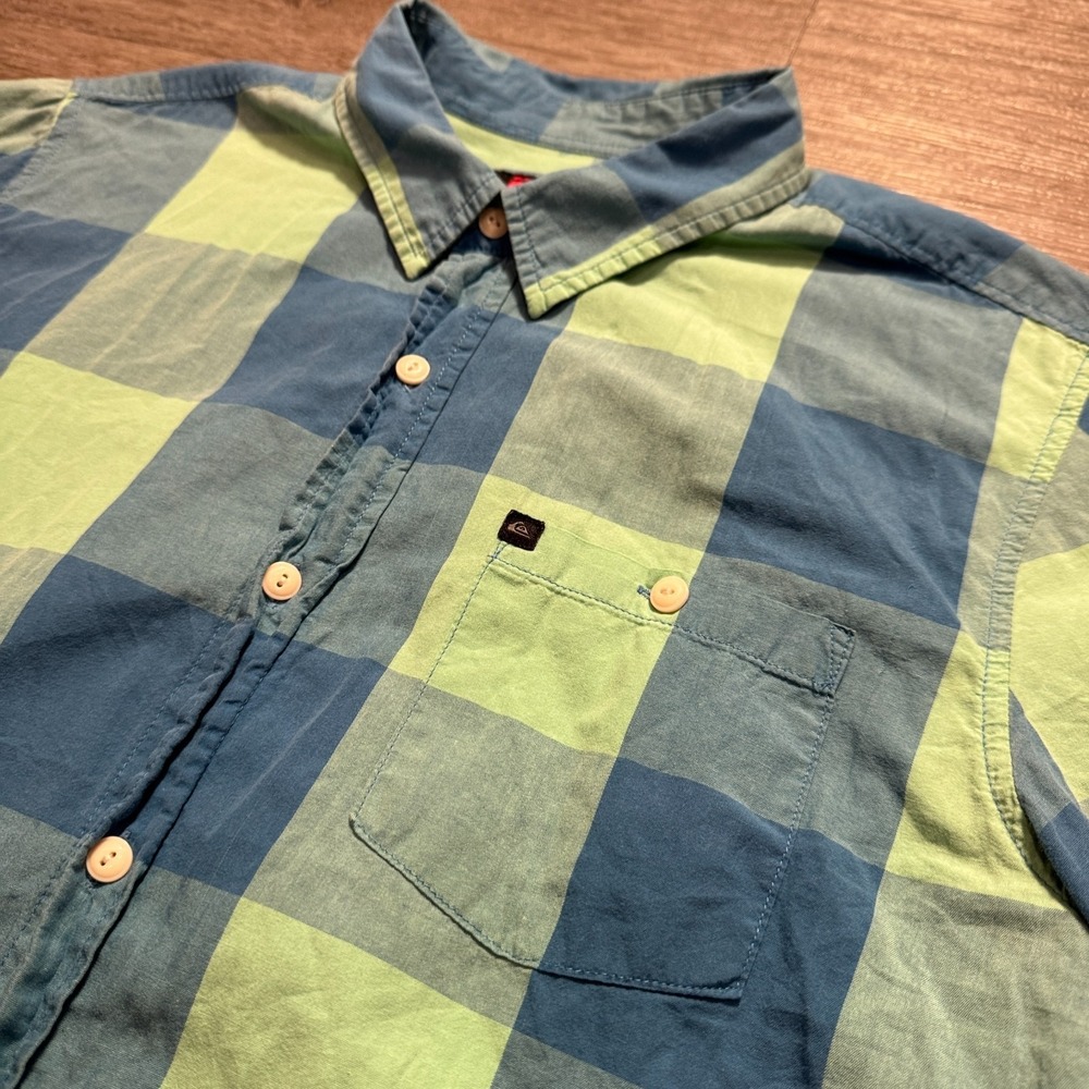 Quiksilver Shirt Mens M Green Blue Plaid Cotton Beach Vacation Surf Skate Summer